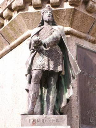 Richard_good_statue_in_falaise.JPG (2112?2816)